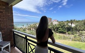 Ocean Daze Brookes Hill Suites - Beachfront Flat